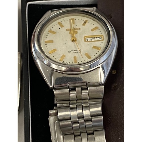 688 - Selection of assorted wristwatches