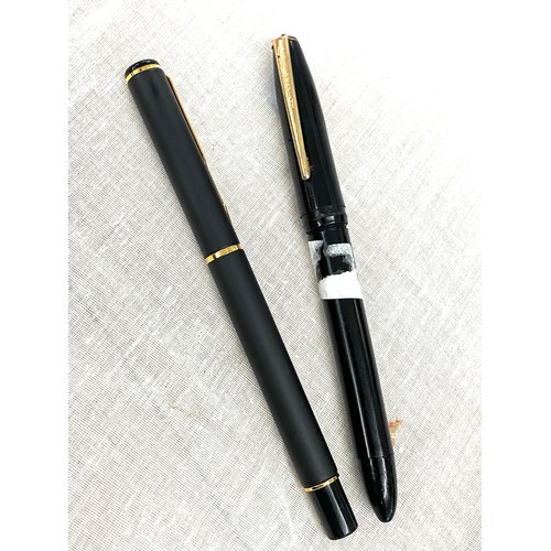 686 - 2 Fountain pens, includes Parker and Cotswold