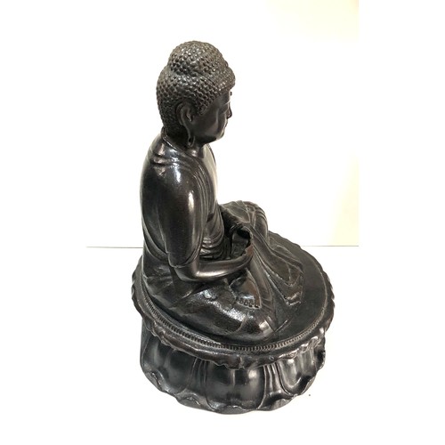 557 - Late 17th early 18th century Japanese bronze seated Buddha on lotus throne the reverse signed , dark... 