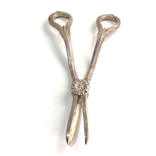 40 - Fine Vintage silver grape shears London silver hallmarks weight 98g