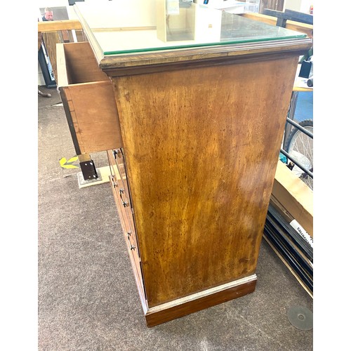 403 - Mahogany 2 over 3 chest of drawers with glass top, measures approx 42