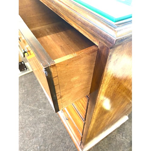 403 - Mahogany 2 over 3 chest of drawers with glass top, measures approx 42