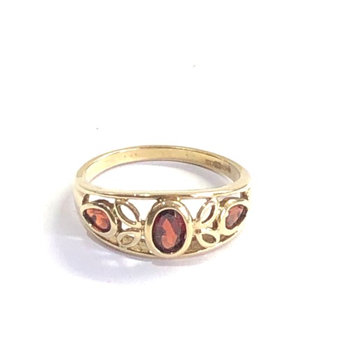 111 - 9ct gold garnet ring weight 2.6g