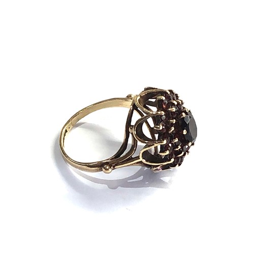 117 - Vintage 9ct gold garnet ring weight 4.7g