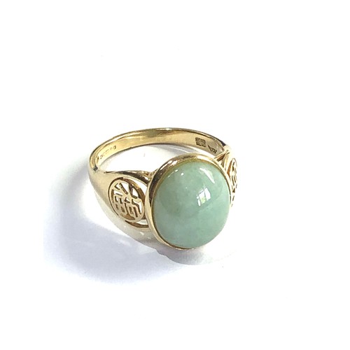 119 - 14ct gold jade ring weight 3.8g