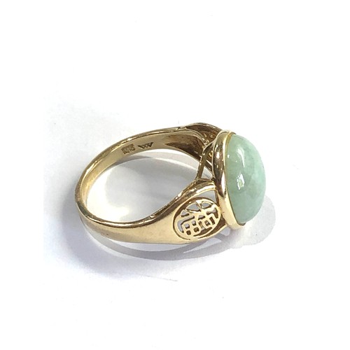 119 - 14ct gold jade ring weight 3.8g