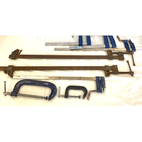 241 - Selection of 6 slash clamps and 2 G Clamps