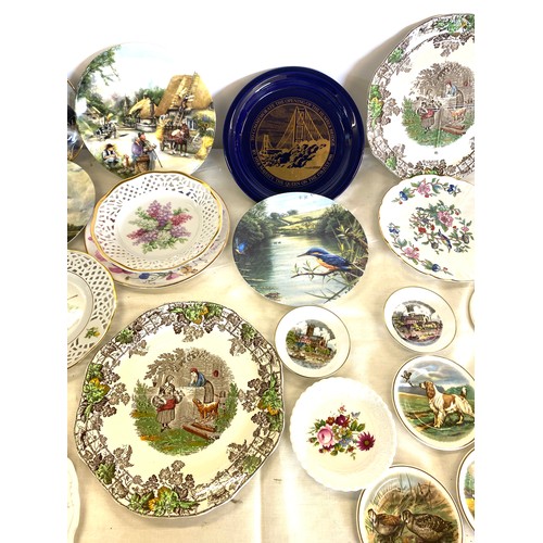 96 - Large selection of collectors plates, includes Royal Grafton, Wedgewood Royal doulton etc etc