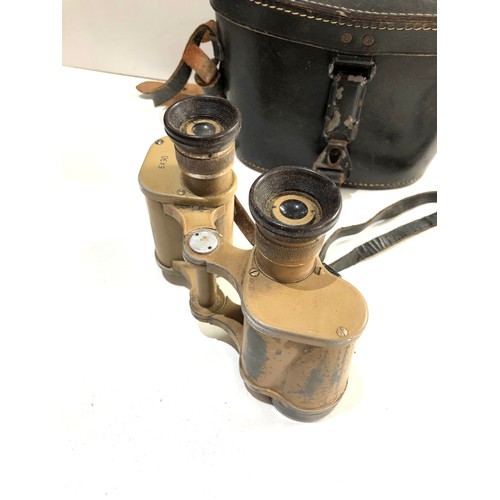 554 - Cased ww2 german africa corp 6x30 binoculars in ued working order