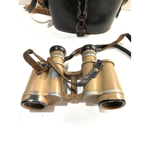 554 - Cased ww2 german africa corp 6x30 binoculars in ued working order