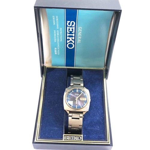 468 - Vintage gents seiko automatic wristwatch 7006-7120 boxed with booklet working order no warranty give... 