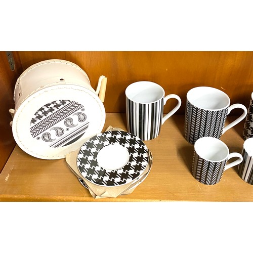 121 - Selection of black and white LSA mugs, small mugs and saucers, all in good overall condition