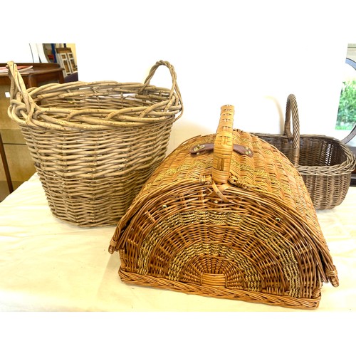 267 - Selection vintage and later wicker baskets