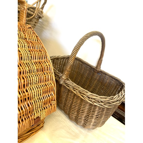 267 - Selection vintage and later wicker baskets