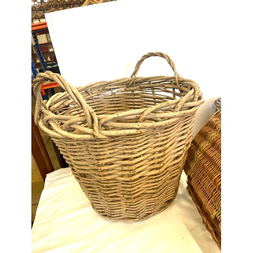 267 - Selection vintage and later wicker baskets