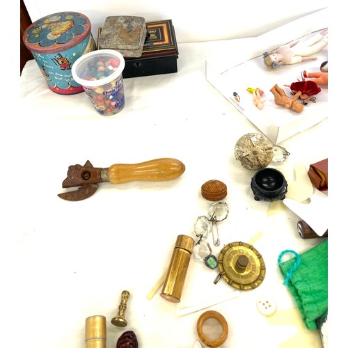 152 - Selection of miscellaneous items to include Russian dolls, vintage tin opener etc