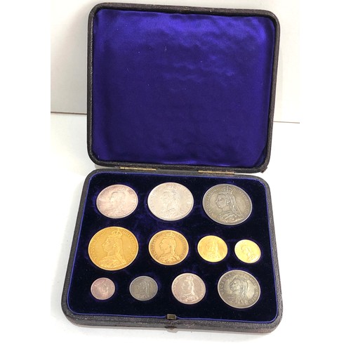 530 - Queen Victoria Gold Set includes gold £5 £2 sovereign and half sovereign and silver crown to threepe... 