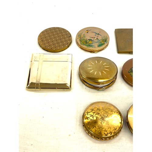 85 - Selection of vintage ladies compacts