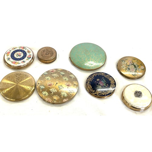 63 - Selection of vintage ladies compacts