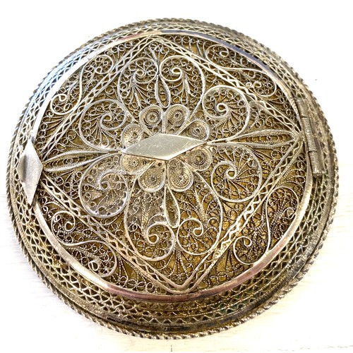 692 - Silver heavy detailed ladies vintage compact