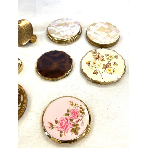 165 - Selection of vintage ladies compacts