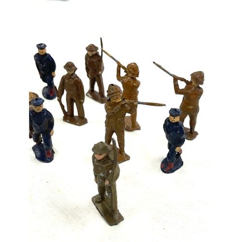 141 - Selection vintage lead toy soldiers