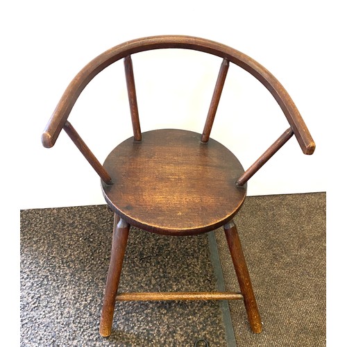 412 - Vintage small childs chair, measures approx 17