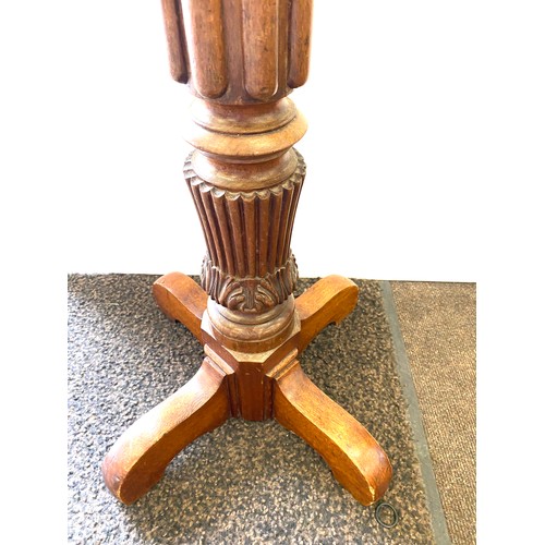 419 - Vintage pedestal plant stand, measures approx 38.5