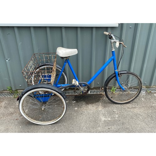 100H - Vintage retro 3 wheel trike