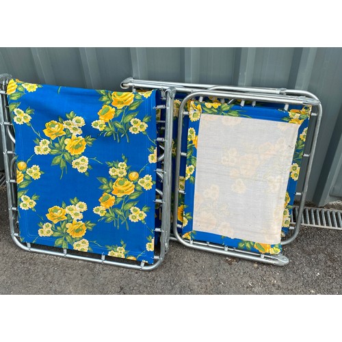 100K - 2 1960's folding metal sun loungers, flower design