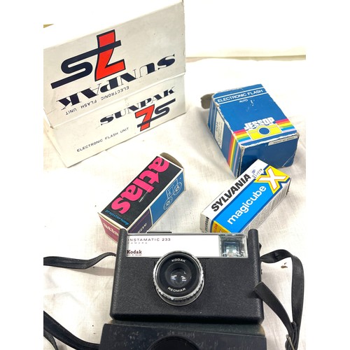 44 - Selection of camera and camera accessories, Kodak Instamatic, instamatic 233 etc