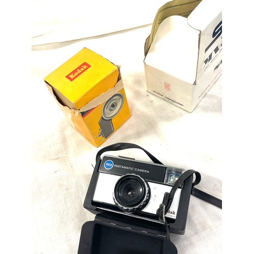 44 - Selection of camera and camera accessories, Kodak Instamatic, instamatic 233 etc