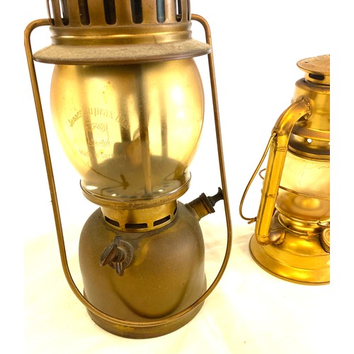 82 - 2 Vintage oil lamps