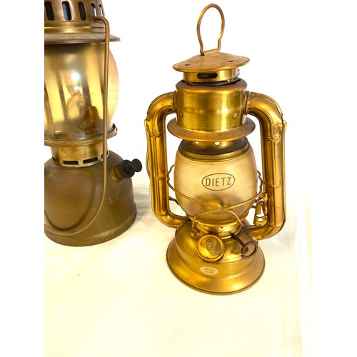 82 - 2 Vintage oil lamps