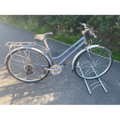 100d - Windermere reflex ladies country bicycle - slight rip to seat