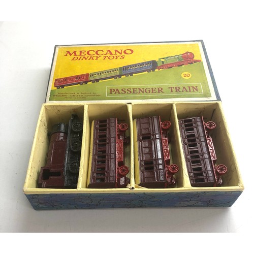 573 - Rare Original boxed pre war Meccano Dinky toys No20 passenger train chips to carriages