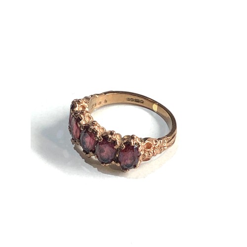 284 - 9ct gold ornate garnet 5 stone ring (4g)