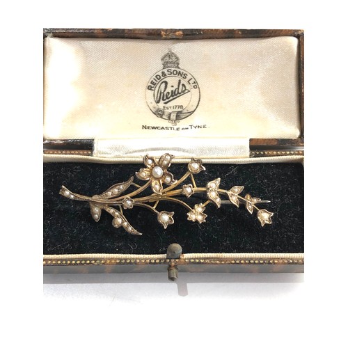 439 - 9ct gold antique brooch with seed pearl, floral design (5.4g) boxed