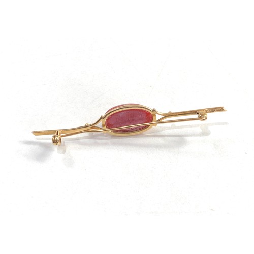 328 - 18ct gold coral bar brooch (2.8g)