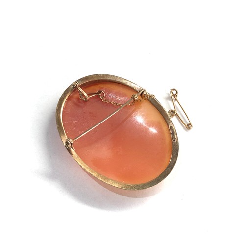 395 - 9ct gold frame shell cameo brooch (9.2g) measures approx 4.8cm by 3.6cm