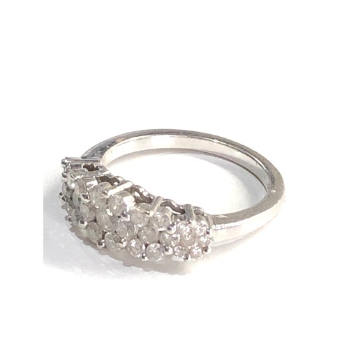 359 - 9ct gold diamond cluster ring (4g)