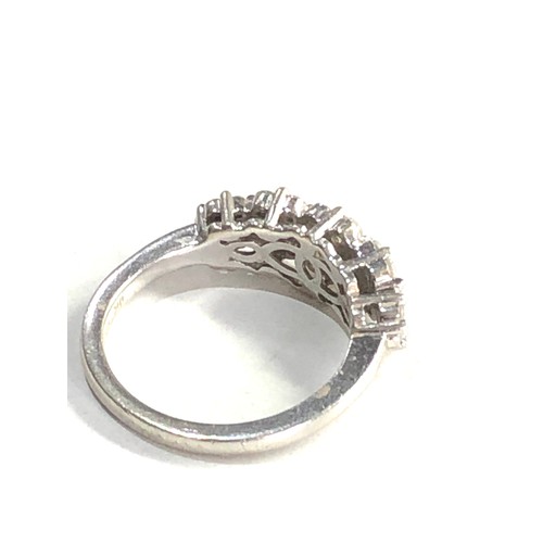 359 - 9ct gold diamond cluster ring (4g)