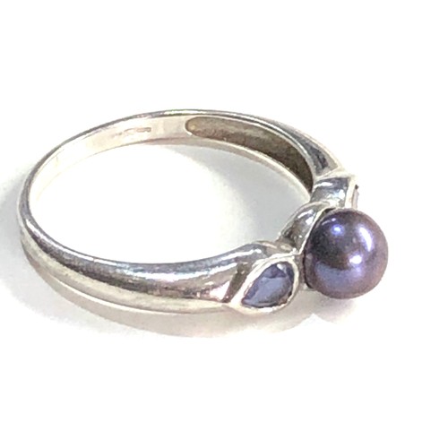 358 - 9ct white gold pearl & tanzanite ring (2.4g)