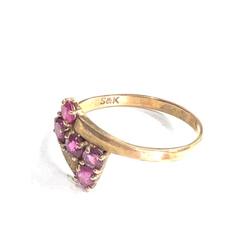 430 - 9ct gold ruby ring (1.4g)