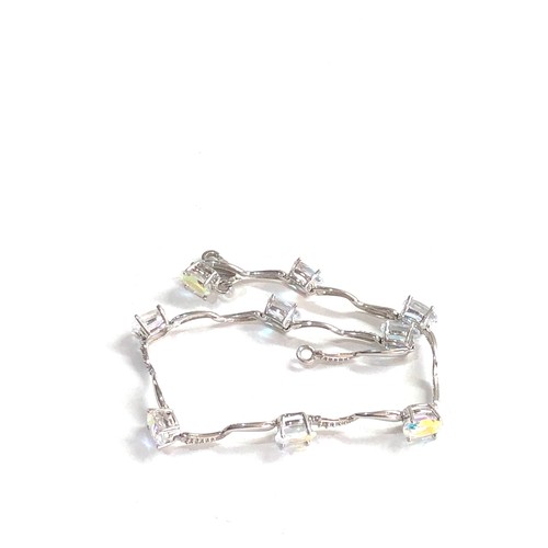 396 - 9ct white gold aurora & diamond detail bracelet (3.8g)