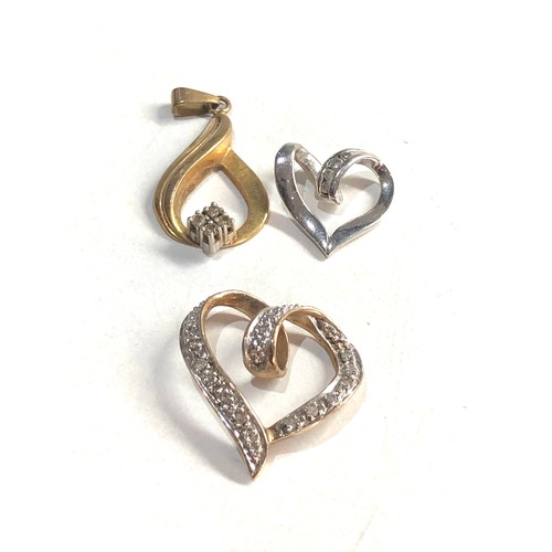 421 - 3 x 9ct gold pendants inc. diamond, heart (3.6g)