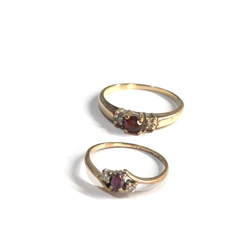 438 - 2 x 9ct gold rings inc. garnet ruby (2.5g)