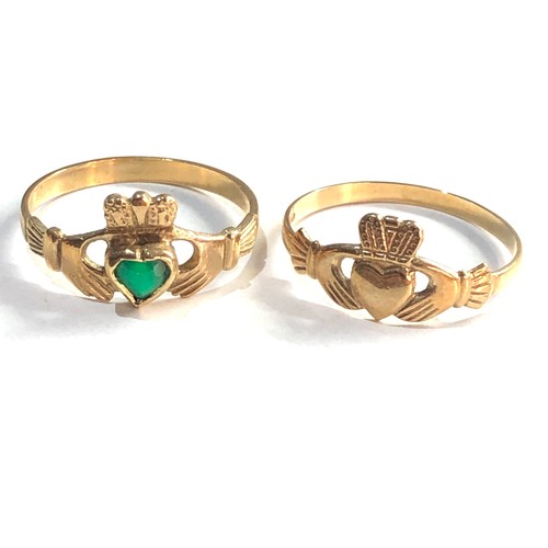 318 - 2 x 9ct gold claddagh rings (2.5g)