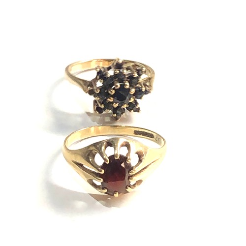 449 - 2 x 9ct gold garnet rings (5.4g)