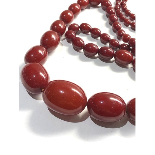 475 - Cherry amber bakelite bead necklace with internal streaking 136g